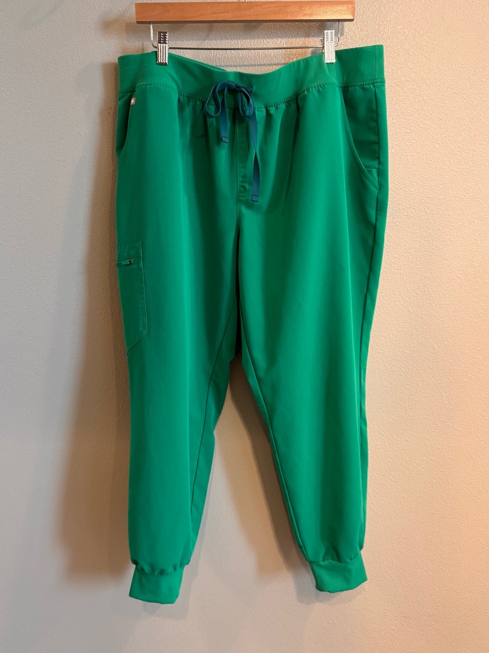 FIGS Women’s Zamora Emerald Green Drawstring Joggers - LIMITED EDITION
